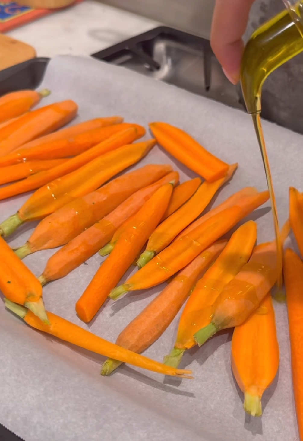 Honey glazed roasted carrots 🥕 a perfect side dish for fall, part of my series things I learned in culinary school #carrots #EasyRecipe #culinaryschool #foodies 