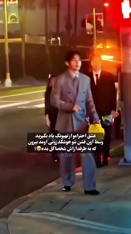 از منی که ایدلم این آقای جنتلمنه و با اینقد عشق و احترام برام گل میاره توقوع نداشته باشین عاشق پسر بچه هایی این نسل بشم که چیزی از عشق و احترام حالیشون نمیشه💋💆🏻‍♀️. @mnijungkook @BTS #mnihaxxa97 #mnihadooJk #bts_army_forever #still_with_you #btsholic 