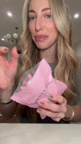 #rubybond has the best gifts! 🎁 #candy #swedishcandy #vegancandy 