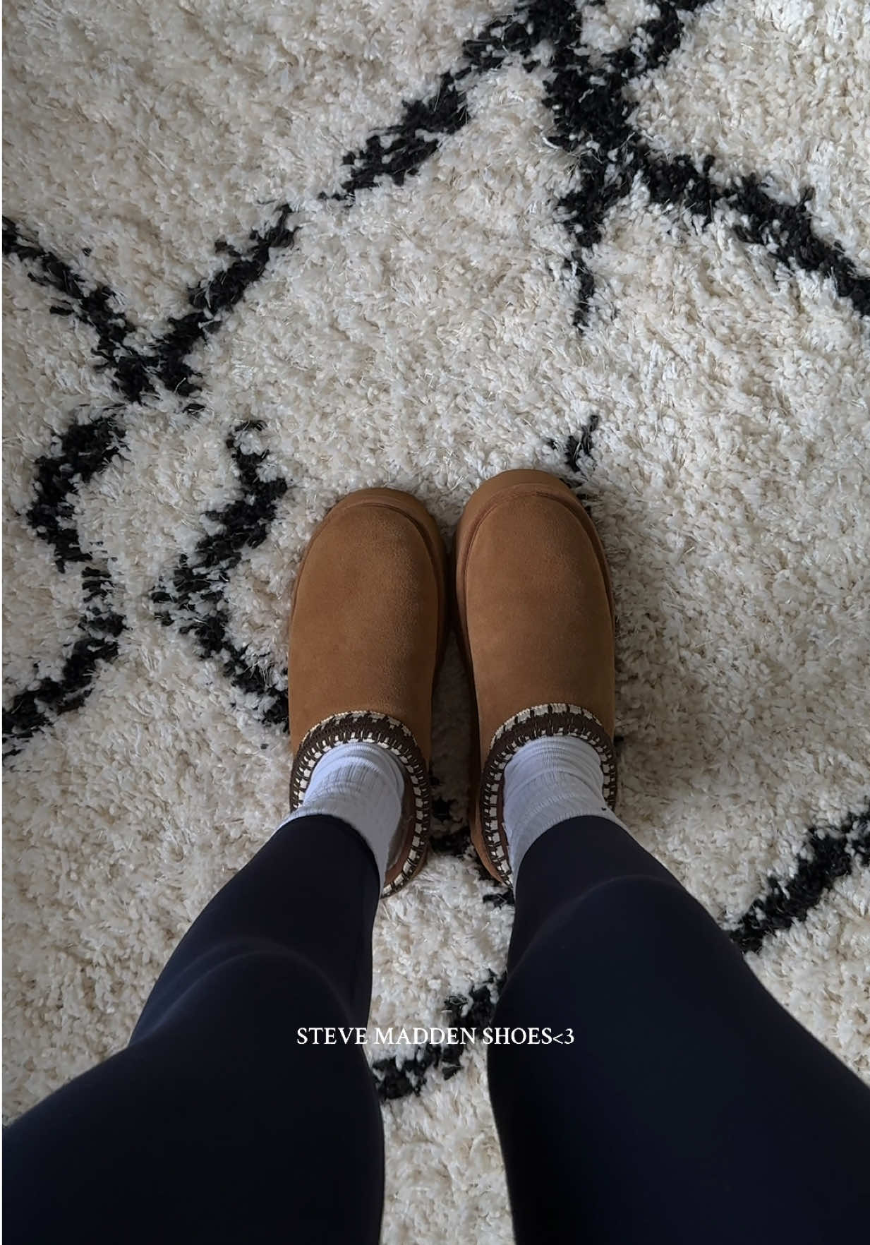 Must have slippers!! #stevemadden #stevaddenslippers #stevemaddenmules #stevemaddenshoes 