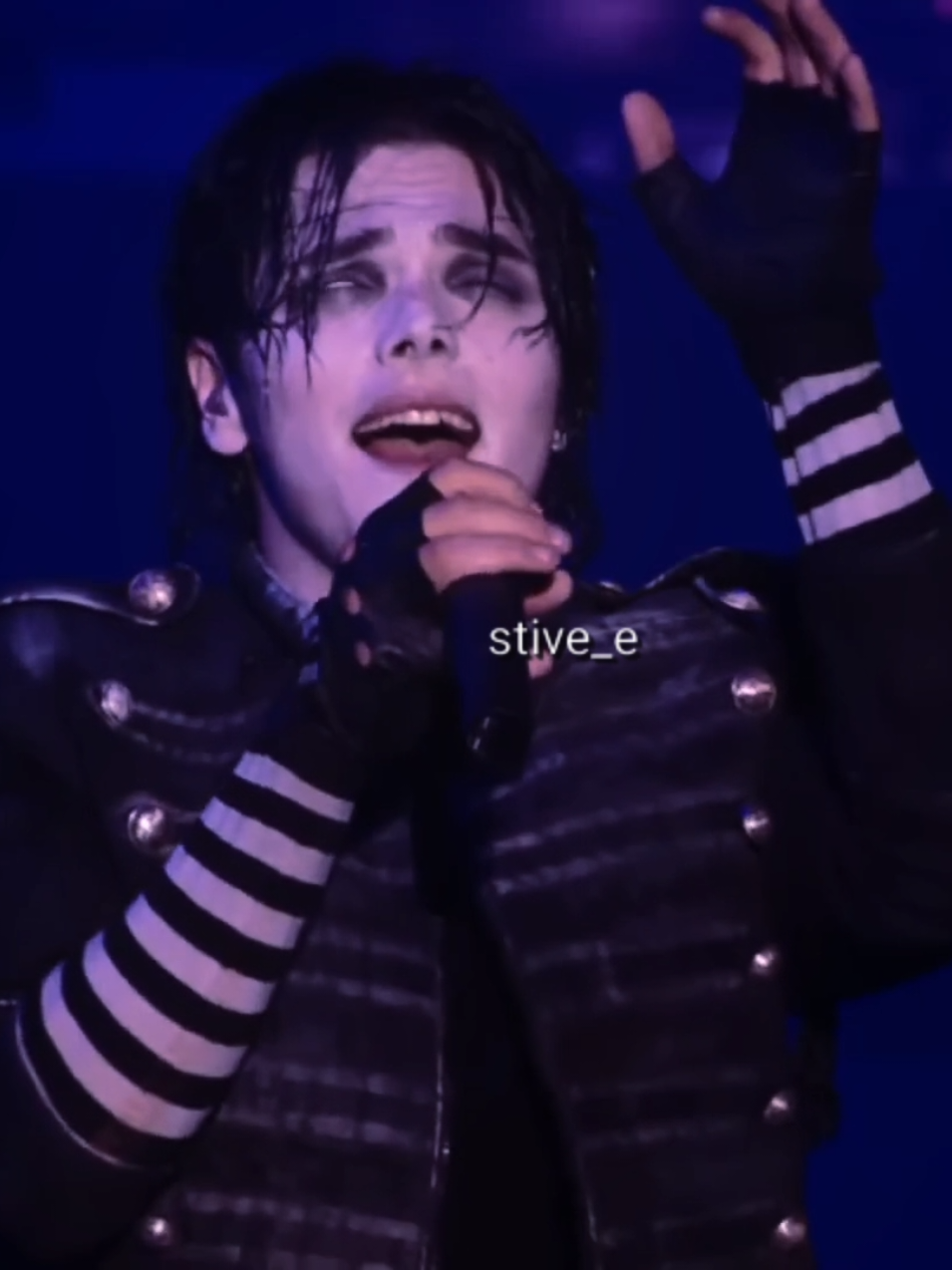 fazendo minha aparição mensal  #mcr #mychemicalromance #gerardway #fy 