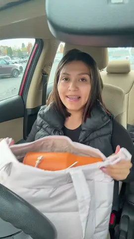 I am obsessed!!! New gym bag but would work as a great diaper bag or mommy on the go bag!!!🥰 #bylilibet #tiktokshop #fyp #whatsinmybag 