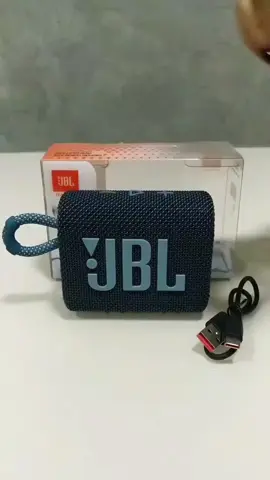 ​A trilha sonora perfeita não tem medo de água! 🏞️  Leve a sua JBL Go 3 para qualquer aventura. Compacta, potente e totalmente à prova d'água. ​Marque o amigo que precisa de uma dessas para a próxima viagem! ​#jbl  #jblgo3  #caixadesom  #eletronico  #achadinhosshopee 