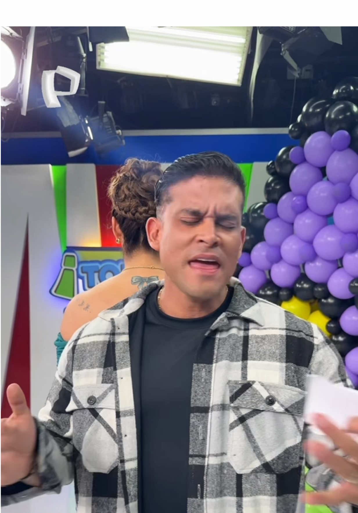 Cuando siguen hablando de nosotros, pero nosotros somos felices haciendo trends 😎 #whatsup #christiandominguez #karlataraxona #trend 