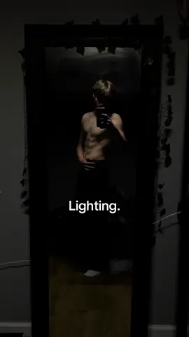 Gym posing light makes you look shredded. #posinglight #shreded #gym #pose #abs 