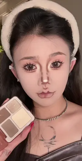 Tập tành makeup gì chưa các người đẹp . Đồ makeup có trong giỏ hàng tiktokshop nhé CE#xuhuong #domakeup #canhan #hottren #giohangtiktokshop 