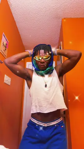 don’t mind me, just looking for my ppl🪩  #ravetok #raversoftiktok #edm #housemusic #techno 