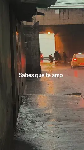 Solo sé... que te aaAaaAmoooo  #musiquita #lluvia #ciudad #quito :D