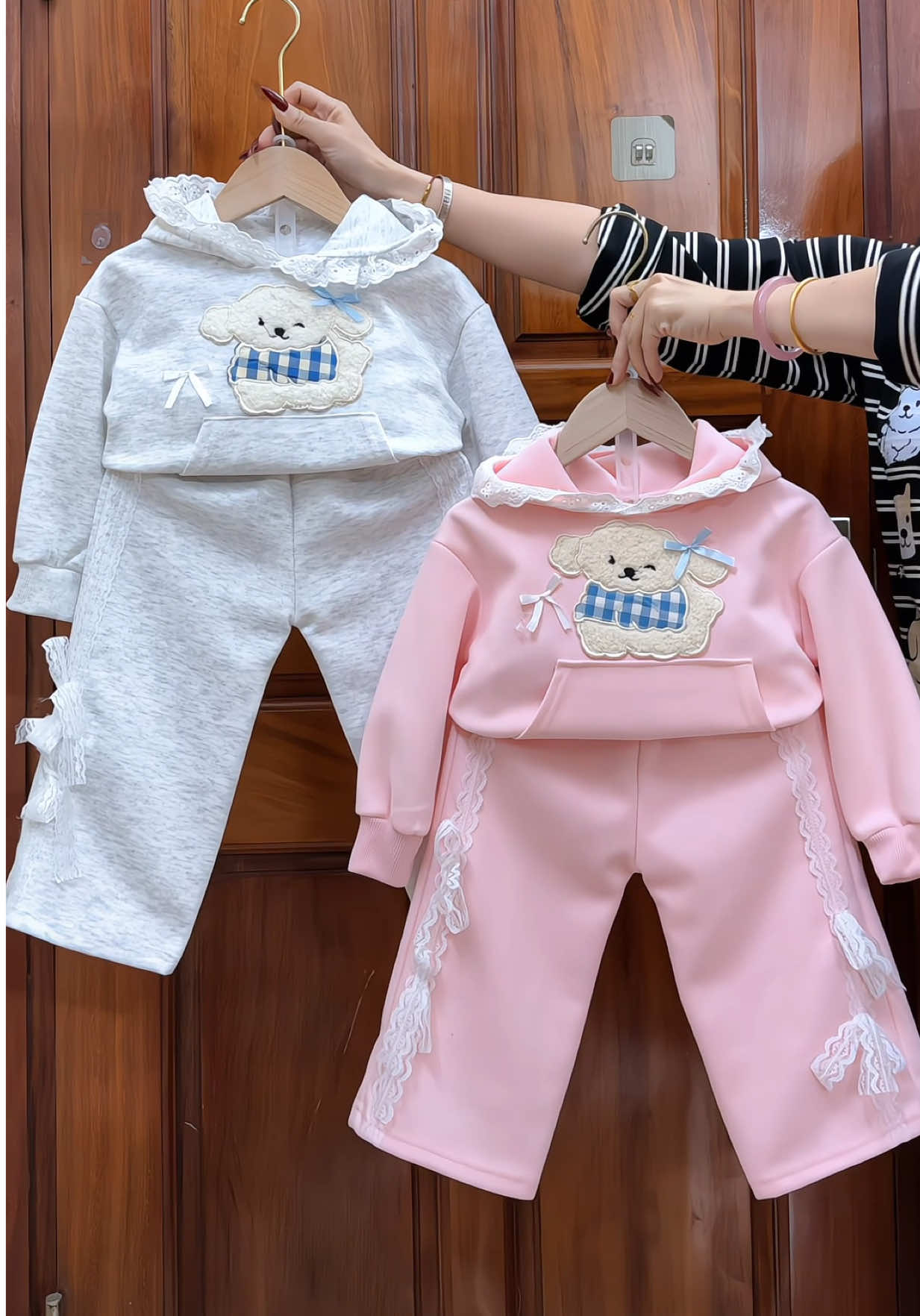 Bộ nỉ mũ cổ bèo cho bé #tiemmeken #bochobegai #bobegai #bonichobe #bothudongchobe 