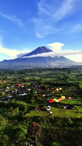 Yuk main ke pronojiwo.   Salah satu desa wisata alam terbanyak yang ada di wilayah lumajang,terletak di bagian ujung dan berbatasan langsung dengan kota malang, destinasi liburan ke alam yang bikin otak kembali segar jauh dari riuh dunia perkotaan cocok buat kalian yang mencari tempat liburan dengan udara segar dan pemandangan alam yang sangat memanjakan mata#lewatberanda #lavatouresemeru #terassemeru #kapasbiru #tumpaksewu 