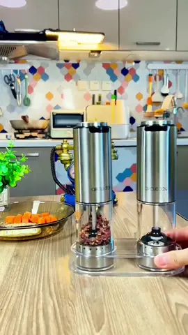 Moedor Elétrico de Sal e Pimenta Preto! Fácil de usar e ajustar granulagem 😎 #CozinhaPrática #MoedorElétrico #SalEPimenta #TemperoPerfeito #shopee 