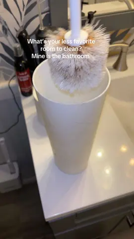 #bathroomcleaning #toiletcleaning #toiletbrush #cleaningtok 