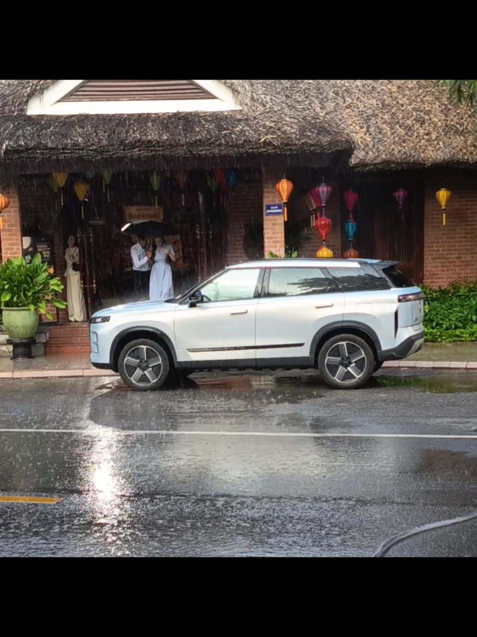 Cơn mưa nhân tạo giữa trời nắng, Linh g.h.en khi Đăng chỉ quan tâm mỗi vợ #giongangkhoangtroixanh #phuongoanh #doanquocdam #lanphuong 