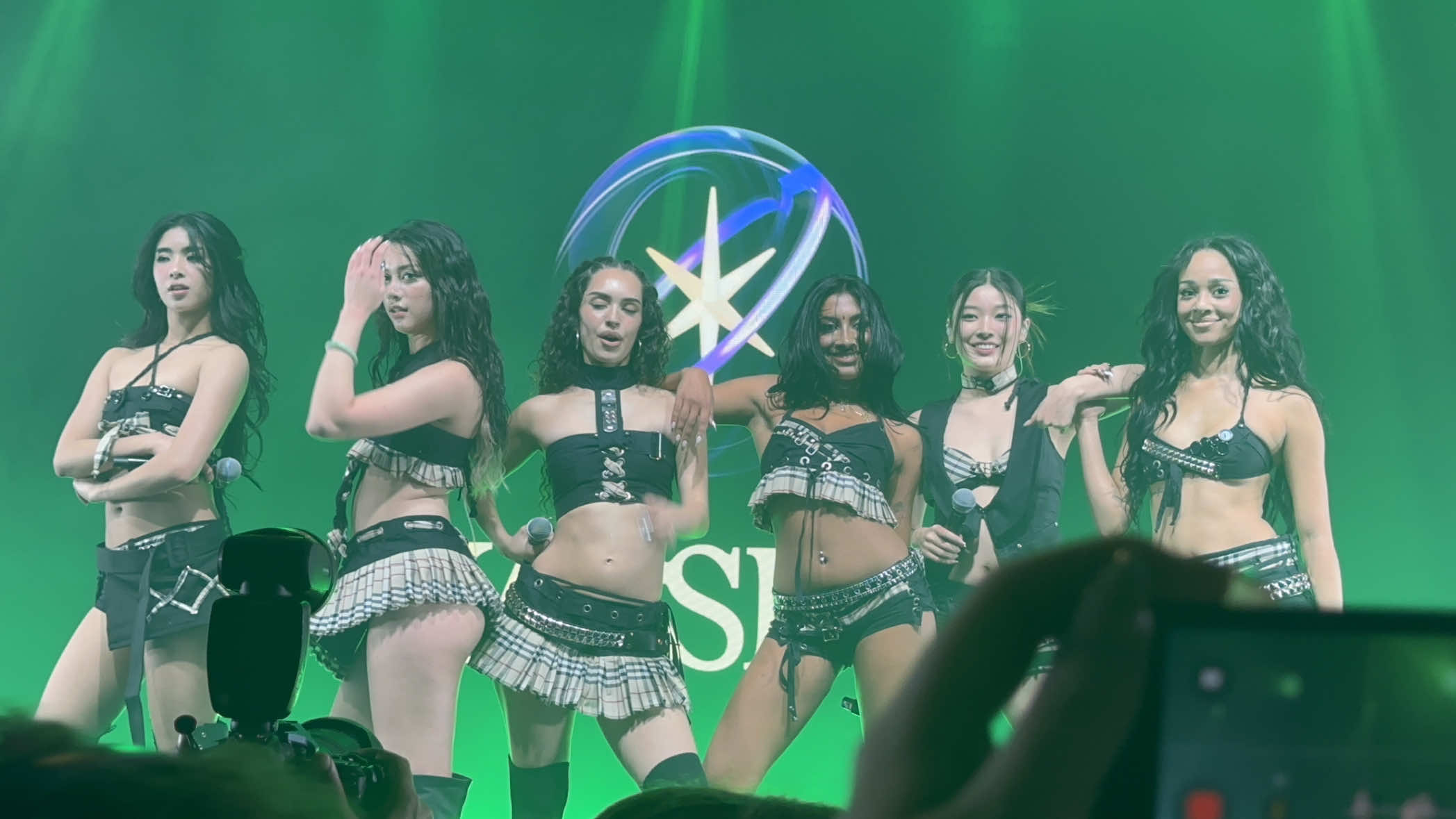 KATSEYE performing Gnarly at an Exclusive Fan Event in London ! 💚 #katseye #katseye_london #gnarly @KATSEYE 