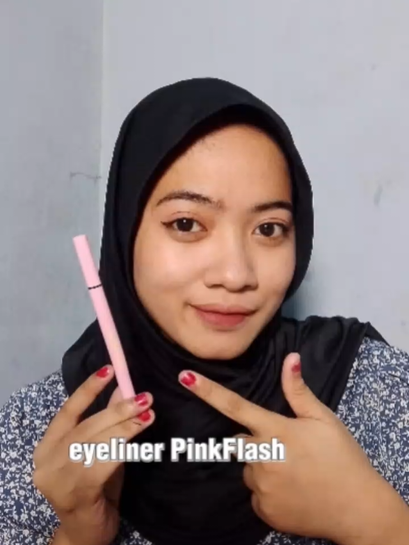 eyeliner dari @pinkflash.beauty ini emng simple banget  #Eyeliner #waterproof #fypage 