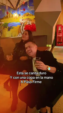 Esta se canta duro, y con una copa en la mano A paso firme, dice  Me querían ver fracasado, me querían ver derrumbado  Pero gusto, no les di  Me he caído, me, he parado  Muchas veces me humillaron  Pues me ha tocado sufrir  Con la bendición de Dios, sigo en pie y sigo firme  Al lado de  @alvaroescobar @LA CAQUETEÑA🐴🎶🥃 @Eddy Soler Oficial  nos cantamos esta canción  Yo soy Rey Lancheros  #musicaagropecuaria  #ReyLancheros  #MúsicaPopular  #Ranchera  #apasofirme 