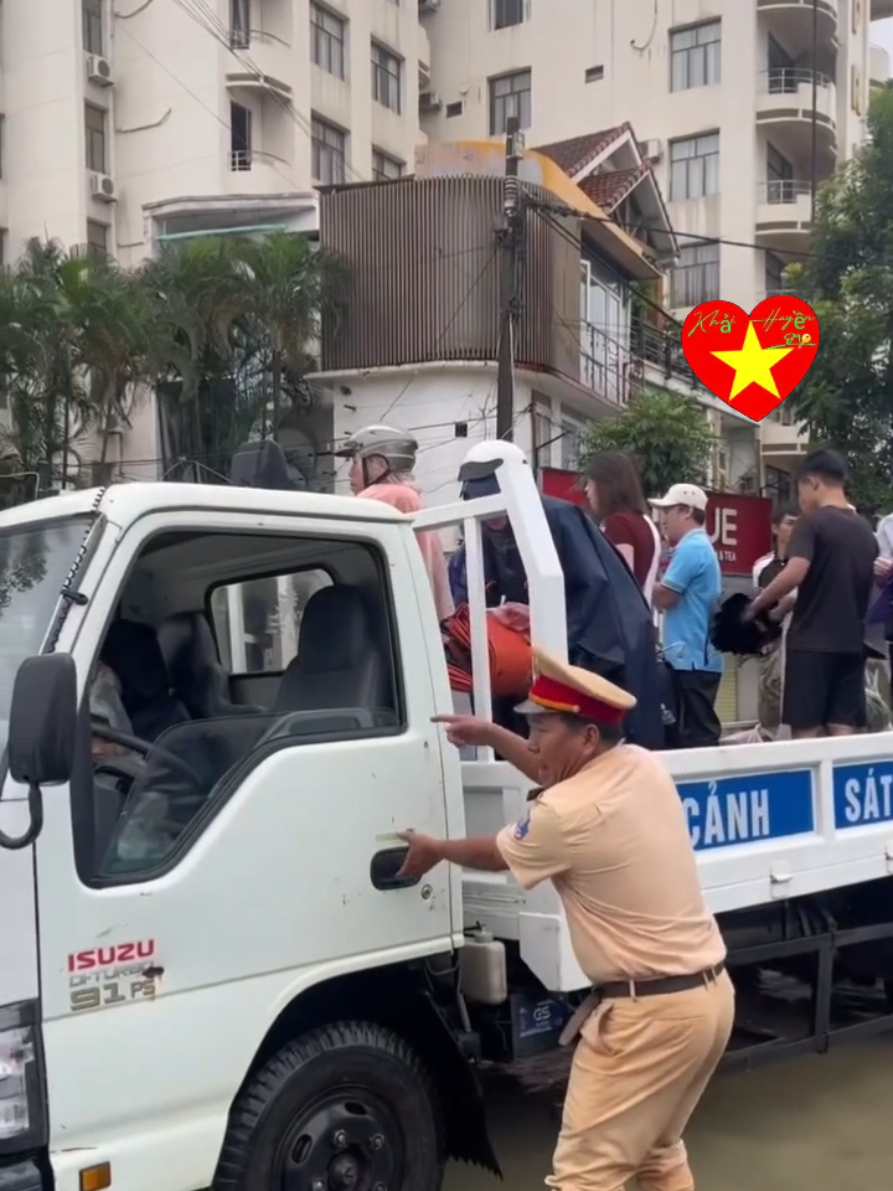 Trả lời @thien.an0587 Còn ai đi đẻ nữa không...lẹ lẹ đi đẻ nào🏃‍♂️🏃‍♂️ 🚔🚔🫡🫡👮👮🇻🇳🇻🇳#tuhaonguoilinh #cand #csgt #congannhandanvietnam👮‍♀️ #vietnam🇻🇳 