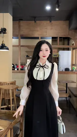 Váy thiết kế cổ đức phối tơ thêu, dáng A xếp ly dài #vaycongso #vaythietkecaocap #vaydep #OOTD #Evii #dress 