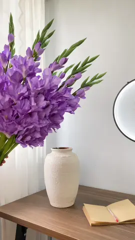 Bình hoa Lay Ơn trưng tết siêu đẹp nè các bà ơi 🤍🌷. Lưu video về tết cắm thuii 🌷 #huongdancamhoatainha #nghethuatcamhoa #xuhuong #tet #camhoalayon 