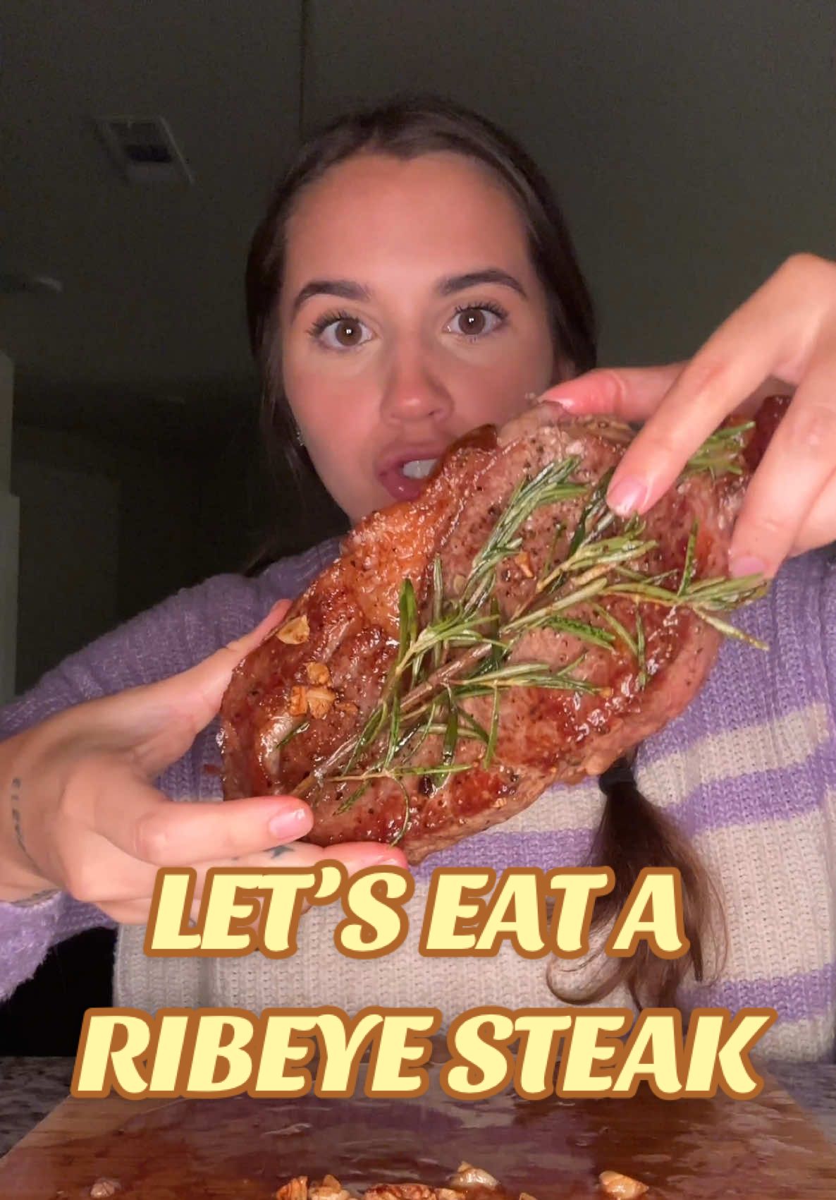LET’S EAT A RIBEYE 😍🔥 #ribeye #steak #eatwithme #eating #Foodie 