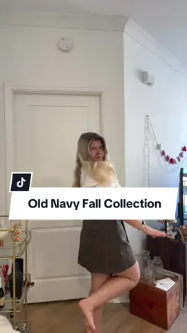 The Old Navy Fall Collection has so many cute skirts for fall! #oldnavy #oldnavyhaul #miniskirts #miniskirtoutfit 