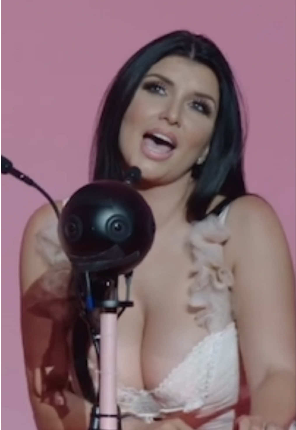 Mia Malkova Wins Best Female Star of the Year Award (2020) 🏆 #miamalkova #romirain #avnawards #xbizawards #danidaniels 