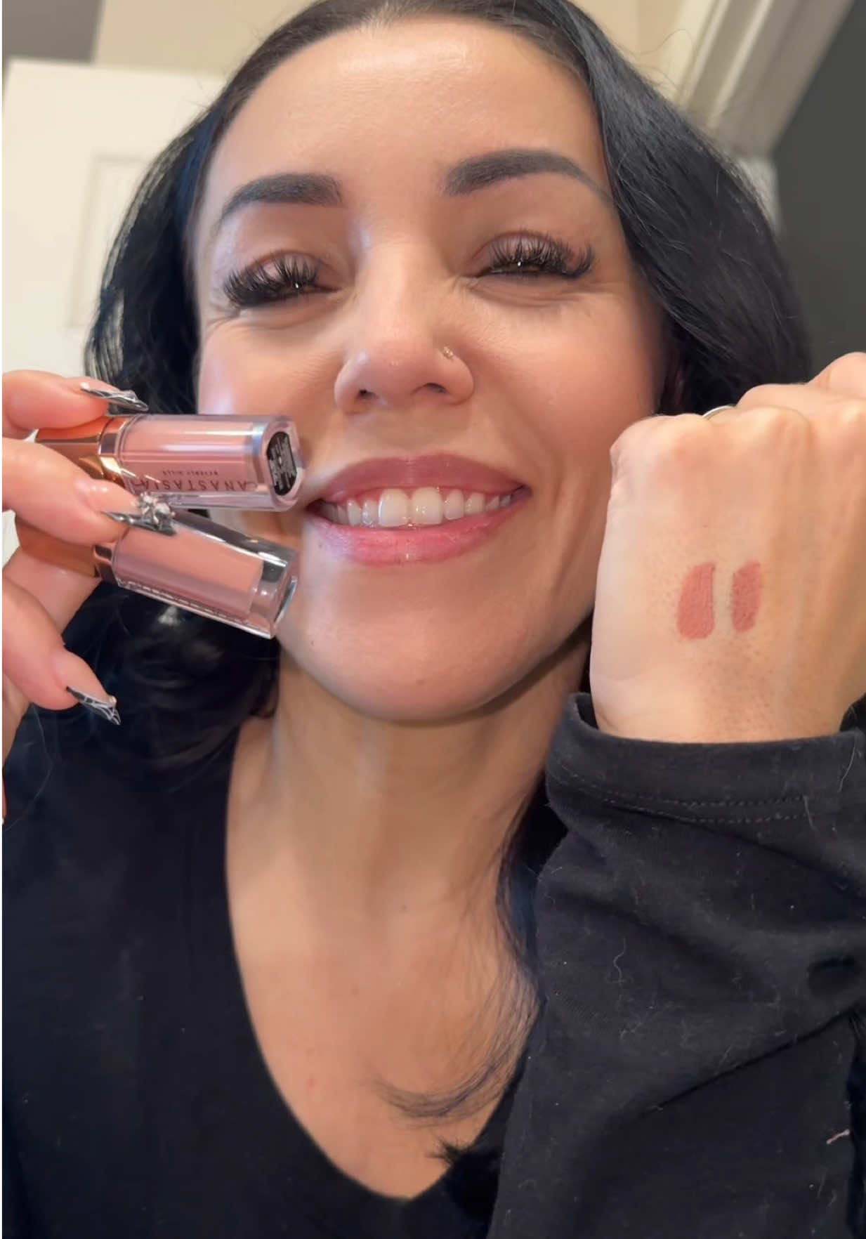 The Anastasia Beverly Hills Velvet Lips Mini Duo 😍 Two iconic shades, rich velvet texture, and that flawless finish that lasts all day. @Anastasia Beverly Hills #lipduo #liquidlipstick #lipvelvet #tiktokshopblackfriday #tiktokshopcreatorpicks 