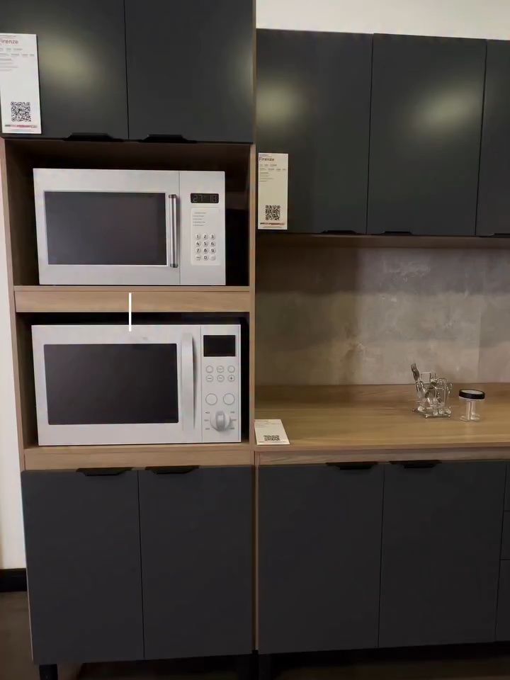 A Firenze é modular, moderna e chega com 4 peças que se encaixam no seu dia a dia sem complicação. Tudo com acabamento fosco, estrutura em MDP, puxadores pretos e ferragens metálicas. → Cozinha Completa Firenze 04 Peças 10 Portas e 02 Gavetas – ID: 735754. Encontre no nosso APP ou no site. Link na bio! #MadeiraMadeira #CozinhaModular #TudoPraCasa #MeuCantinhoMadeira #Dica #CozinhaPerfeita #decoração #casa #organização #dicas #cozinha #Inspiração