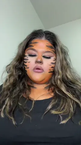 #halloweenmakeup #tigerfacepaint #makeuplover 🐯💅🏼👩🏻‍🎨