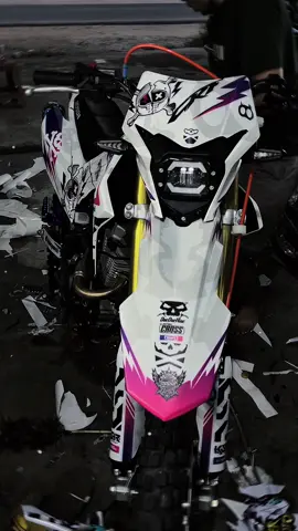 🥵#fypage #decalsticker #crf #fyp 