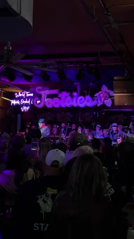 …. Wouldn’t you?? #tuckerwetmore  #tootsies