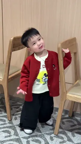 Thấy đỏ là thấy Tết 😍 #quanaotreem #quanaobetrai #setbetrai #phoidoxinh #xuhuong 