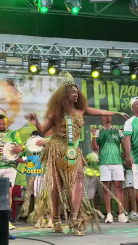 Iza Rainha de bateria da imperatriz 