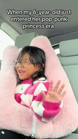 …and suddenly, it’s 2004 again. My childhood @Avril Lavigne #avrillavigne #fyp #trend #trending #foryoupage 