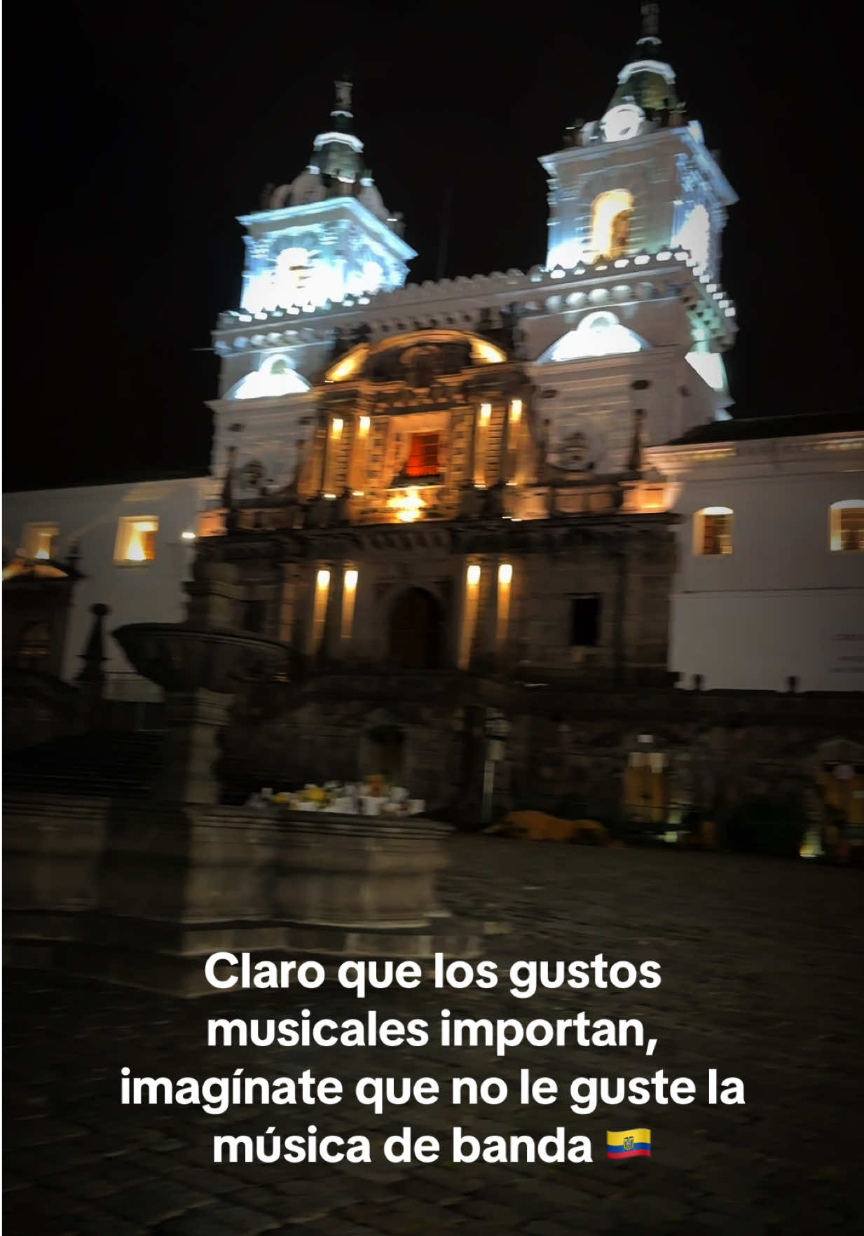 “Claro que los gustos musicales importan 😌 imagínate que no le guste la música de banda 🇪🇨🎺💃 Quito de noche, pura vibra ecuatoriana 💛✨” #Quito #Ecuador #MusicaDeBanda  #HumorEcuatoriano #ParaTiEcuador