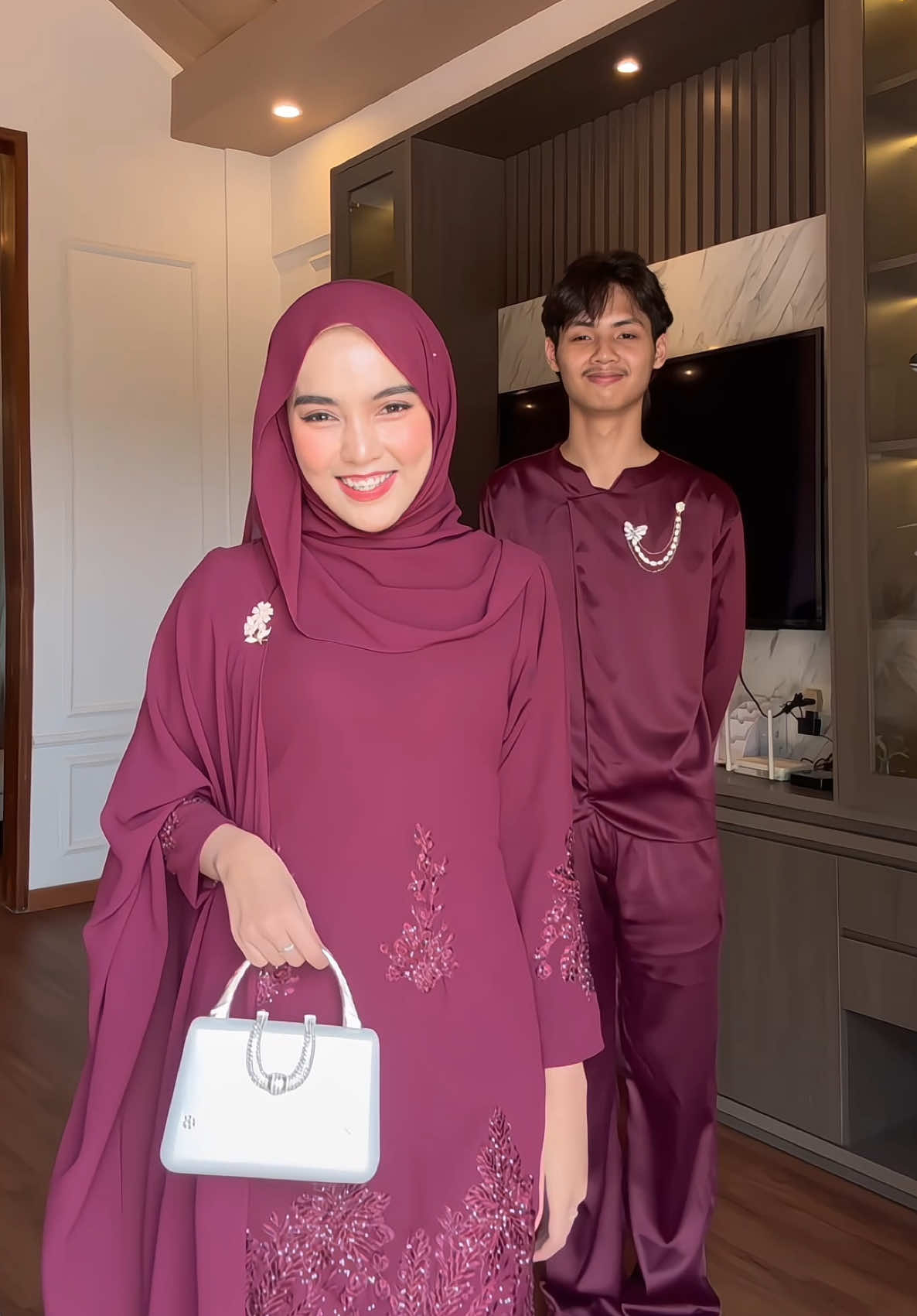 2025 masih aja belum couplean outfit kondangan?? 🙈🙈🙈 #bajucouple #couplemalay #bajumalay #bajukurung #kondangan 