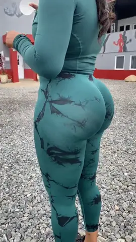 #italizeee #thickfit #womenthatlift #womenthatworkout #fitnessenthusiast 