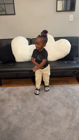 Smoochez by Ms Shirley hear a beat and create a dance ❤️❤️❤️❤️ The love she have for dance 💃🏽 and music 🎶 is the cutest little thing 🥰🥰  @Eliii ✨ 🎶  #msshirley #smoochezstyle #fypviral #fyp #music 