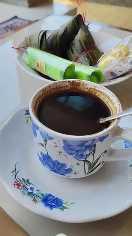 ngopi😊👉☕☕#tiktokviral #ngopi #kopipahitku219💞 #kopigapakegula #storywakeren 