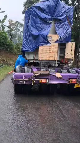 yang lagi viral cianjur selatan truk pengangkut travo yang berat ya 100 ton ke tanggeng  #fyypppppppppp 