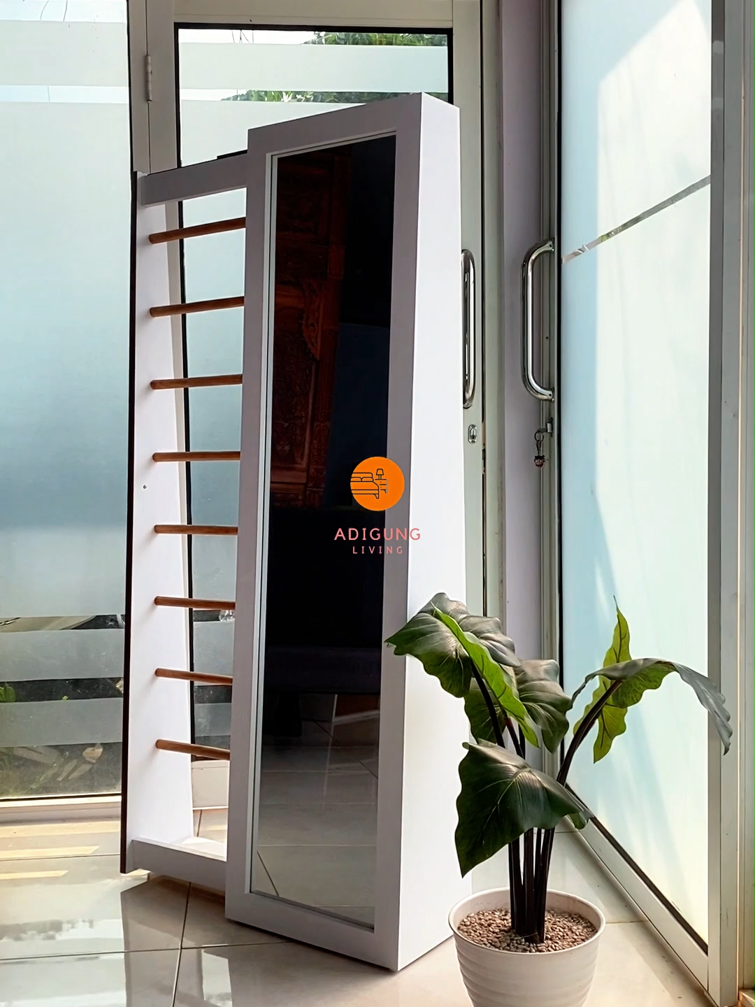 Bukan sekadar cermin. Ini solusi stylish untuk hijabmu yang butuh ruang dan perhatian. ===================================== 💡Bisa Custom 🚛 Bisa COD 📱085174420979 ===================================== ✅TIKTOK: ADIGUNG LIVING ✅SHOPEE: ADIGUNG LIVING ✅INSTAGRAM: ADIGUNG LIVING #standingmirror #mirror #lemari #rakhijab #homedecor #furniture #fyppppppppppppppppppppppp