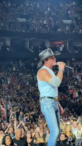 #countrymusictiktoks #timmcgraw #countrymusic  #timmcgrawconcert #countrylove  