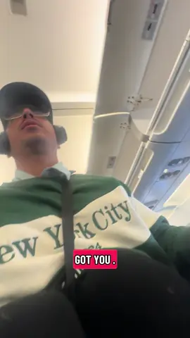 Tratando de conseguir trading Card en Allegiant #allegiant #tradingcards #flypシ 