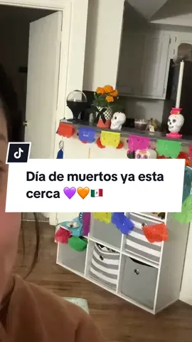 Mi fecha favorita del año es esta 💜🧡 Honremos al clan 🙌🏼 Voy a imprimir más fotos todavía, mi ofrenda todavía no está completa. Pero fue súper especial haber soñado a mi viejita chula para recordarme lo importante de esta fecha #diademuertos Es súper importante que se pongan todos los elementos de la ofrenda, para proteger nuestra energía y la de nuestros muertos 🫶🏻 
