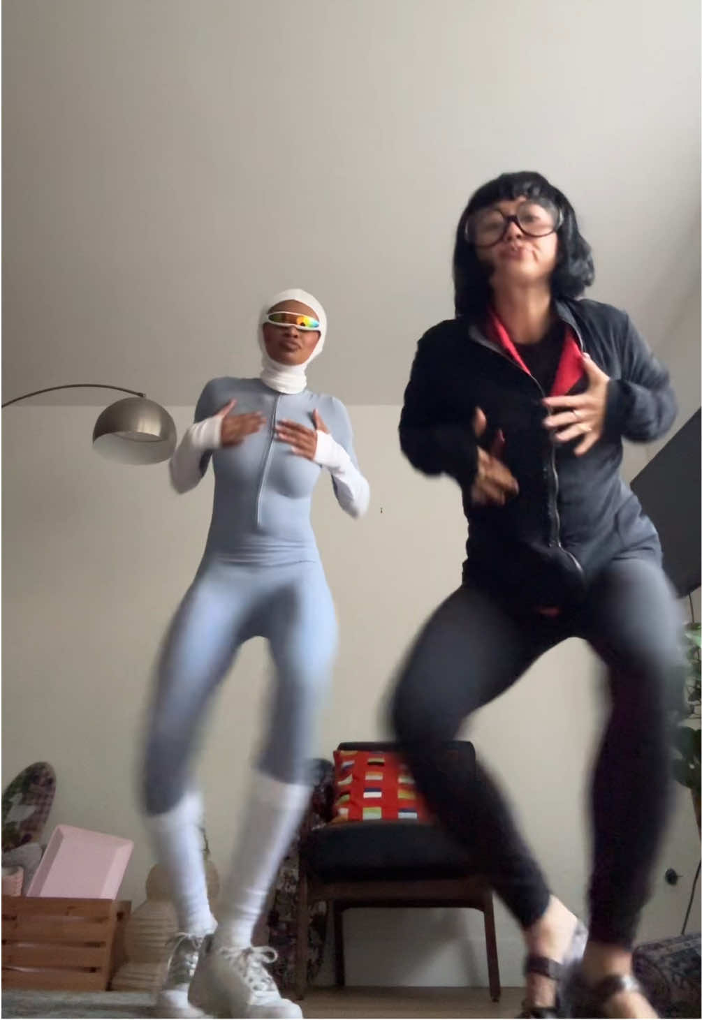 Finally met frozone lmao so chill I loved his fit 🔥 #nocapes 🤢 @phoebe 🫶🏾 dc:  ?