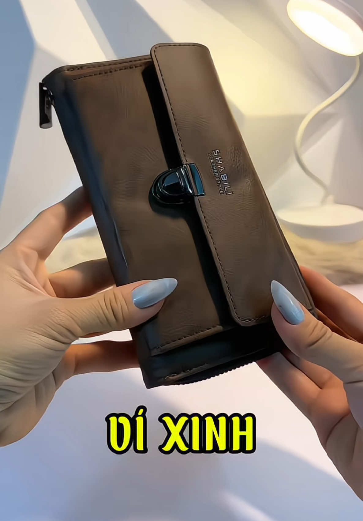 Ví dày dặn, may tỉ mỉ chắc chắn, cầm mềm tay lắm ạ  @Mẹ Mai  @Mẹ Mai #vinu #vicamtay #vicamtaynu #phukien #vitien 