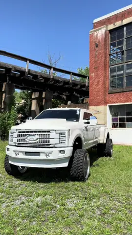 Olddd vids😮‍💨 yall go give him a listen @kamronsmithmusic #trucktok🔥 #jtxforged #jtxforgedwheels #flightfabrications #atturotires #blowthisup #fyp #singersongwriter #guitartok #countrymusic #americanidol #houseaintahome 