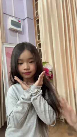 ချီ့ သမီးလေး မွေးကတည်းက ဆံပင်ရှည်ထားပေးထားတာ အခု ၅ နှစ်ရှိပြီ 😍🩷🫣 #OOTD #fyp #tiktokmyanmar #myanmar 