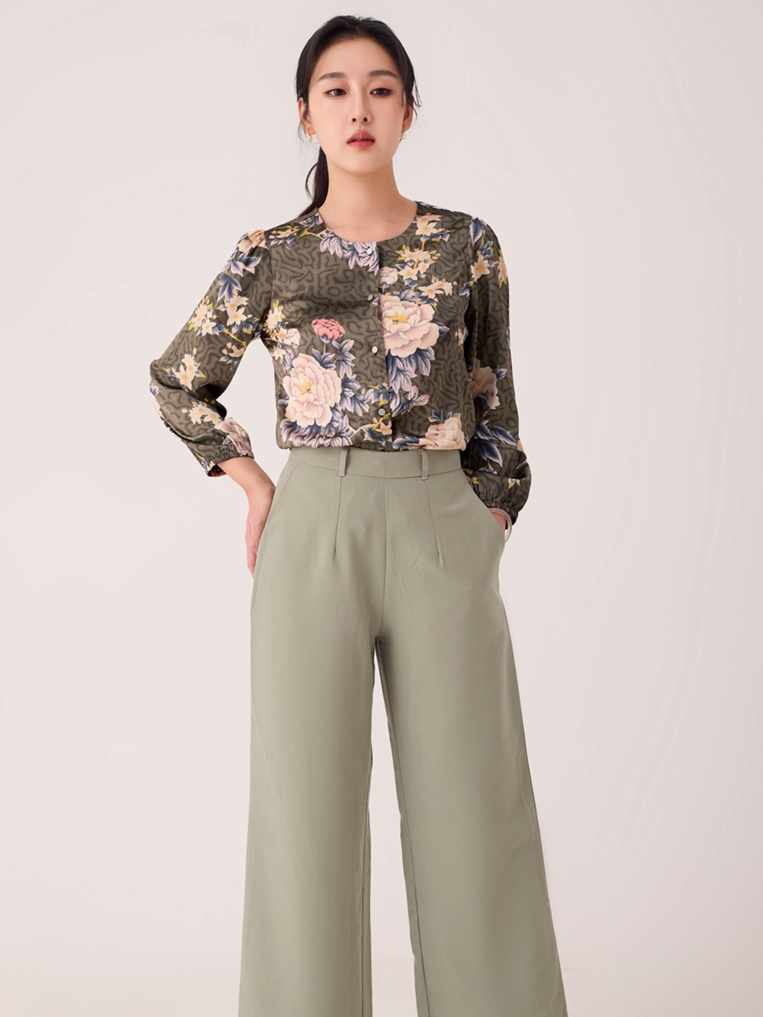 ကောင်မလေးတိုင်းရဲ့ မရှိမဖြစ် Item လေး!!! အမျိုးမျိုးပြောင်းလဲနေတဲ့ Fashion တွေကြားထဲမှာ ချစ်ဆုံးတို့ရဲ့ Outfit ကို အတောက်ပဆုံးဖြစ်အောင် ဖန်တီးပေးနိုင်မယ့် အမိုက်စား “Pants” ✨ #Escortfashion #Fashion #Women #Pants #FashionEssential