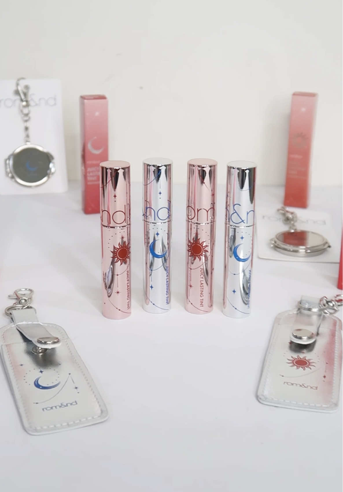 rom&nd vừa comeback với em son tint bóng Juicy Lasting Tint cùng limited Solunar Edition xinh lắm ce ơii 🌙☀️ #GocLamDep #romand 
